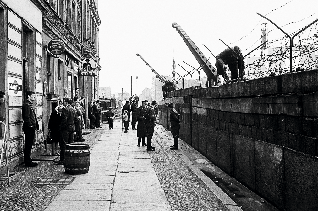 1.1.Construction-of-Berlin-Wall.png