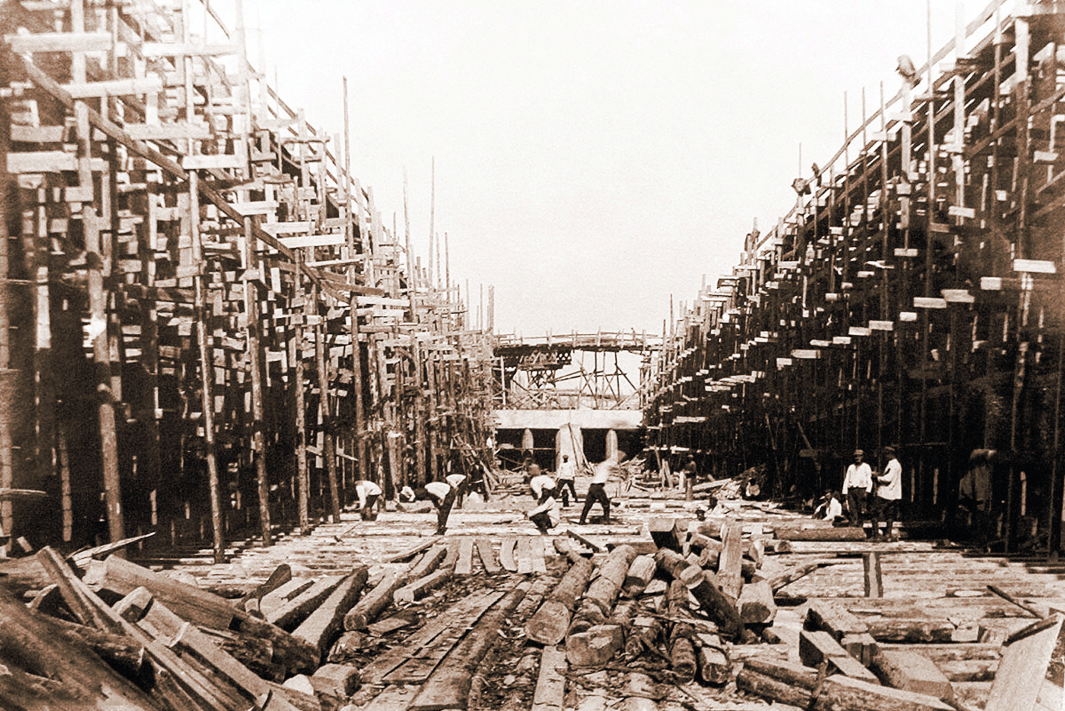 август 1932шлюз 5 ряжи нижней камеры.jpg