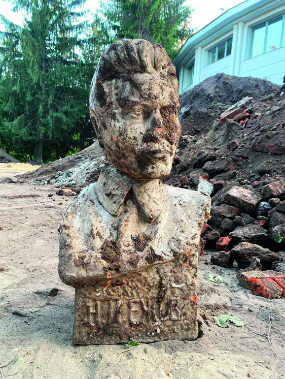 ежов-бюст.jpg