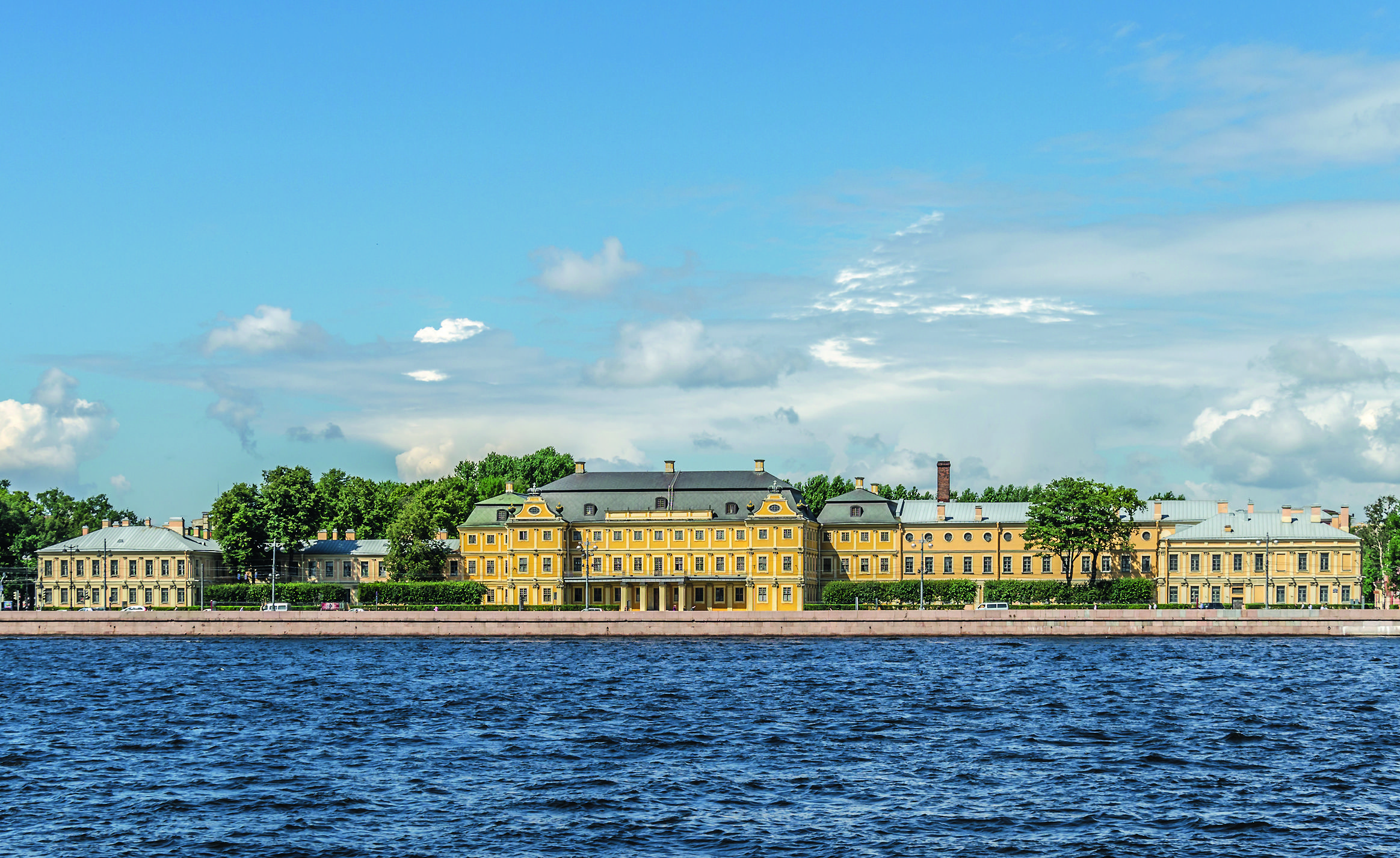 Menshikov_Palace_in_SPB.jpg