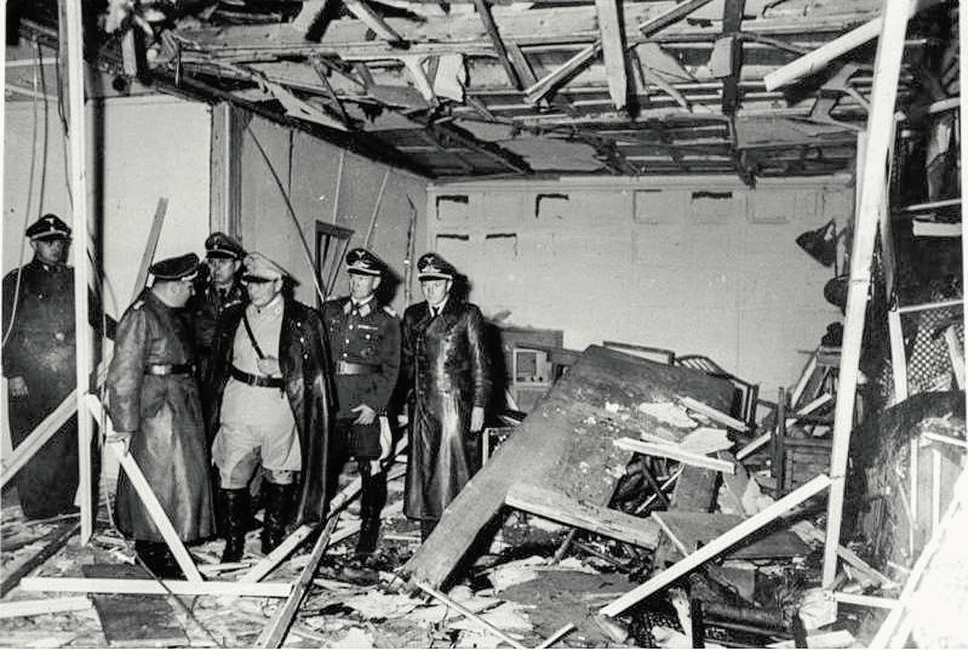 Bundesarchiv_Bild_146-1972-025-10,_Hitler-Attentat,_20._Juli_1944.png