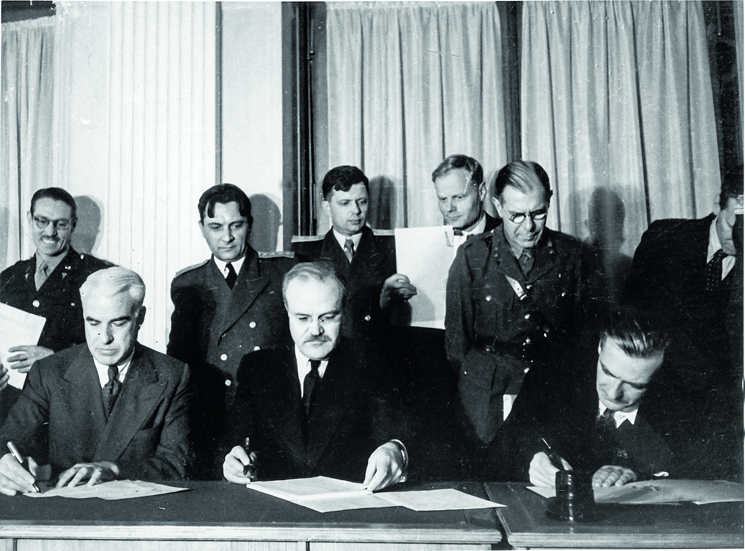 подписание документов.png