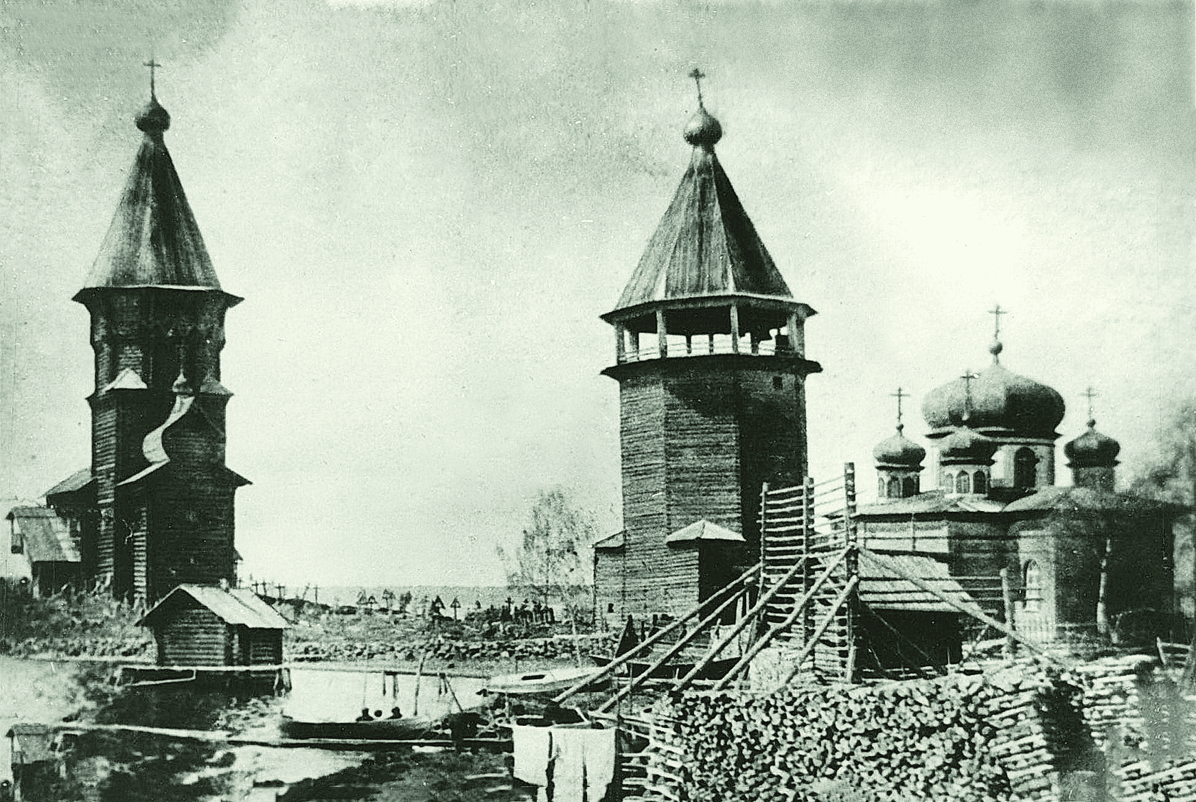 Ансамбль Успенской церкви до 1917 года.png