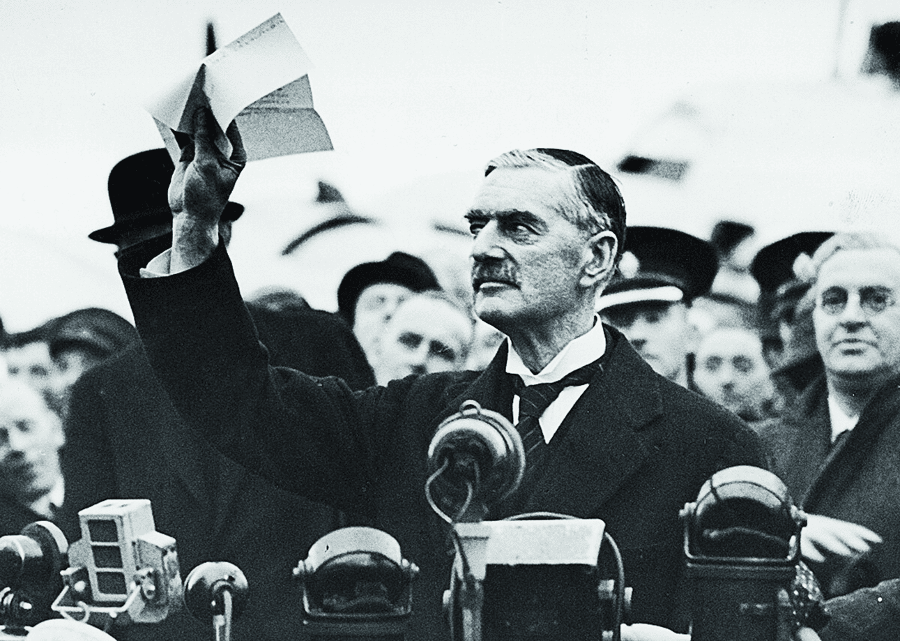 Невилл Чемберлен англо-германскую декларацию о приверженности мирным принципам, 1938.png