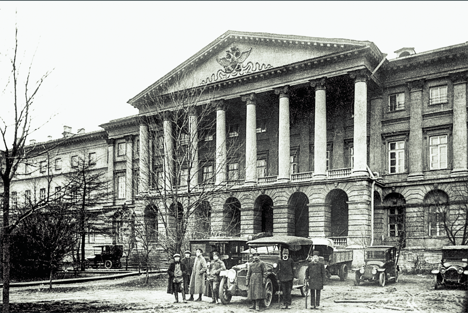 2 Смольный институт 1917.png