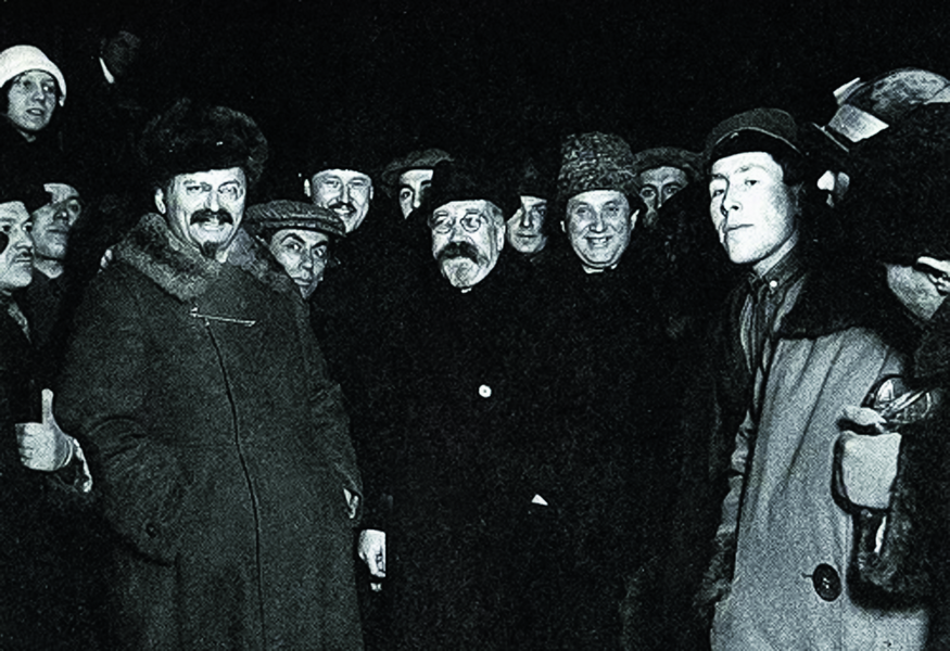 Л._Д._Троцкий,_Л._Б._Каменев_и_Г._Е._Зиновьев._Середина_1920-х_годов.png
