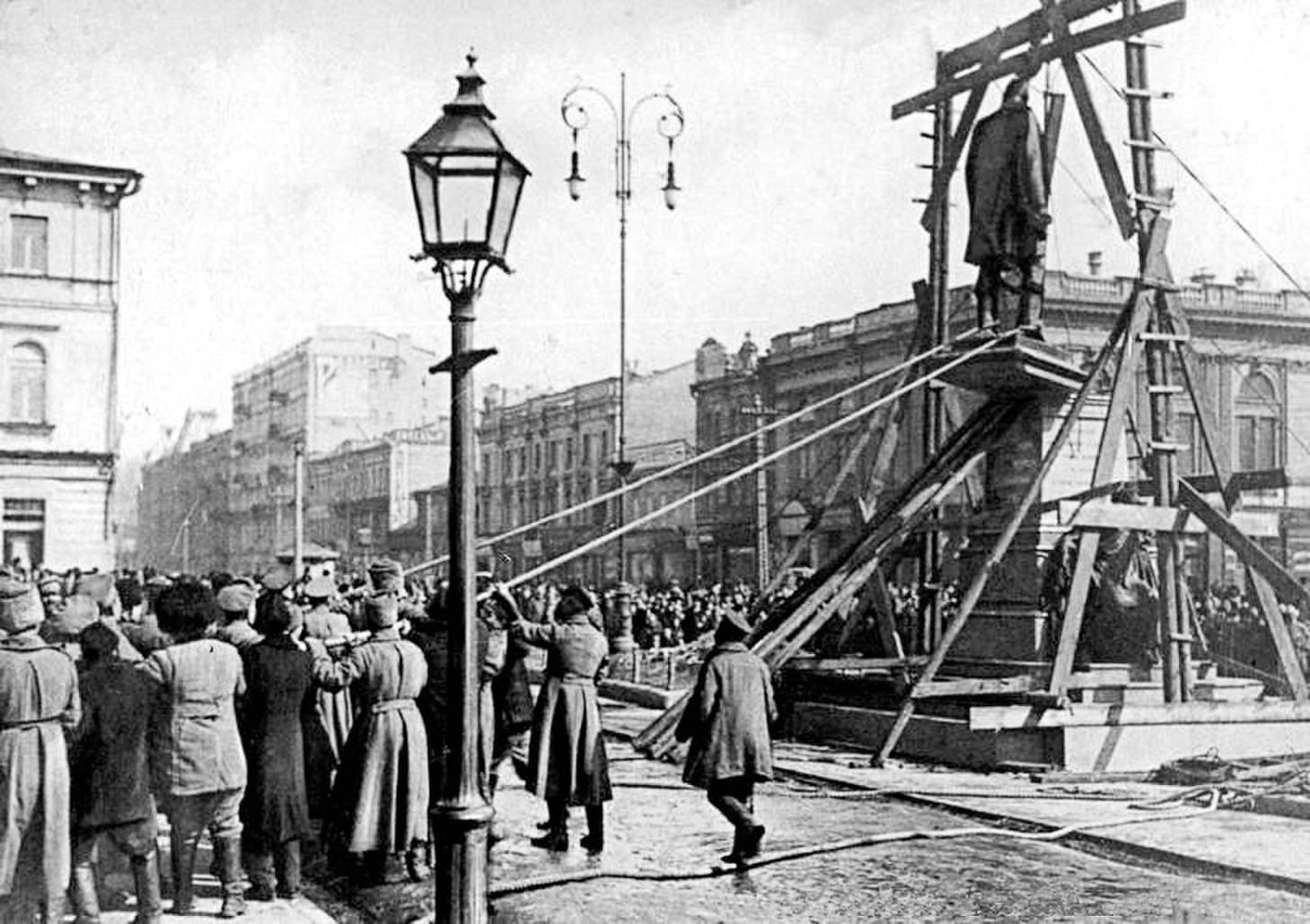 стр 28 снос памятника столыпину в киеве 1917 2.png