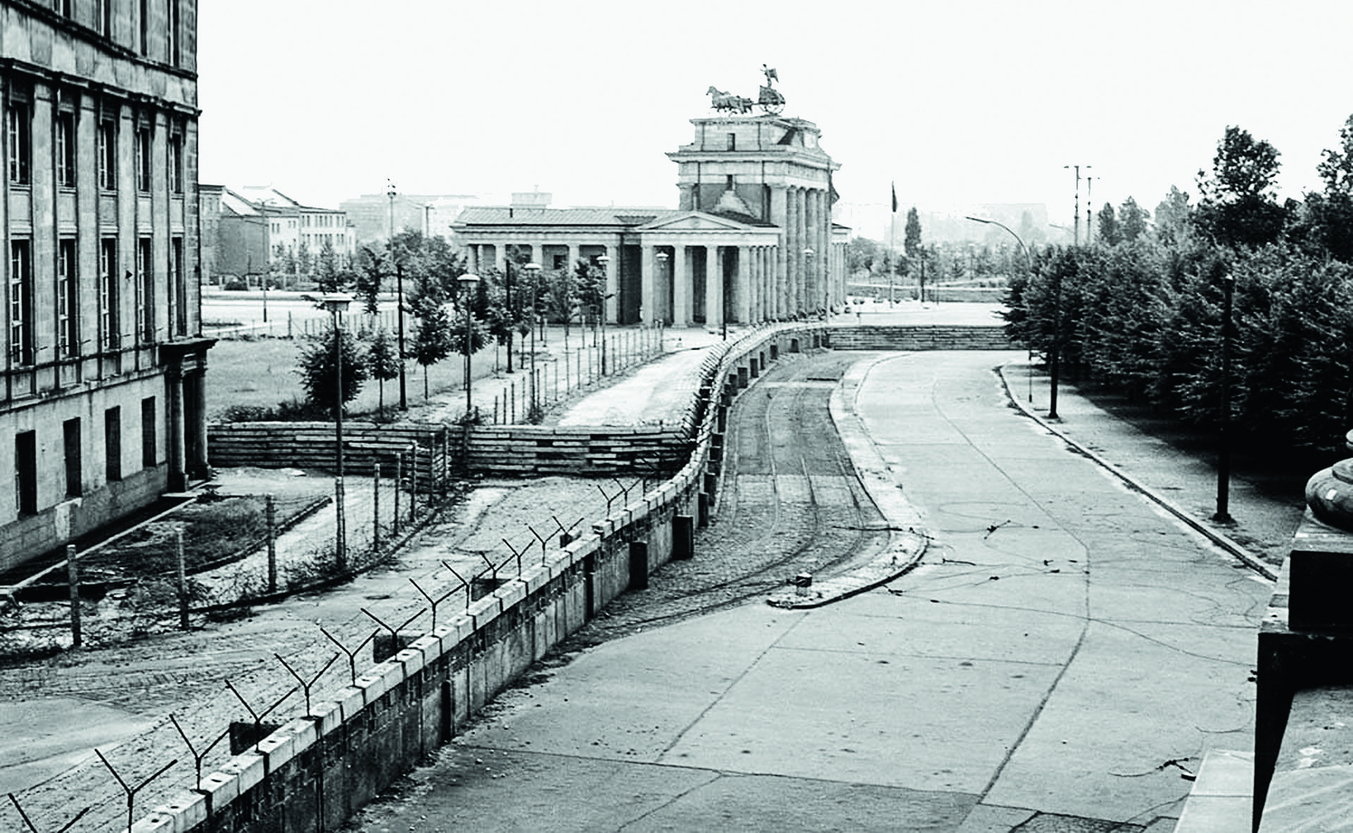 1140-fall-of-berlin-wall_1.jpg
